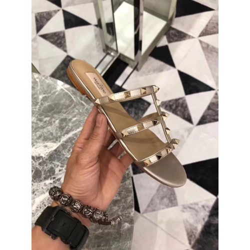 Valentino Flat 011